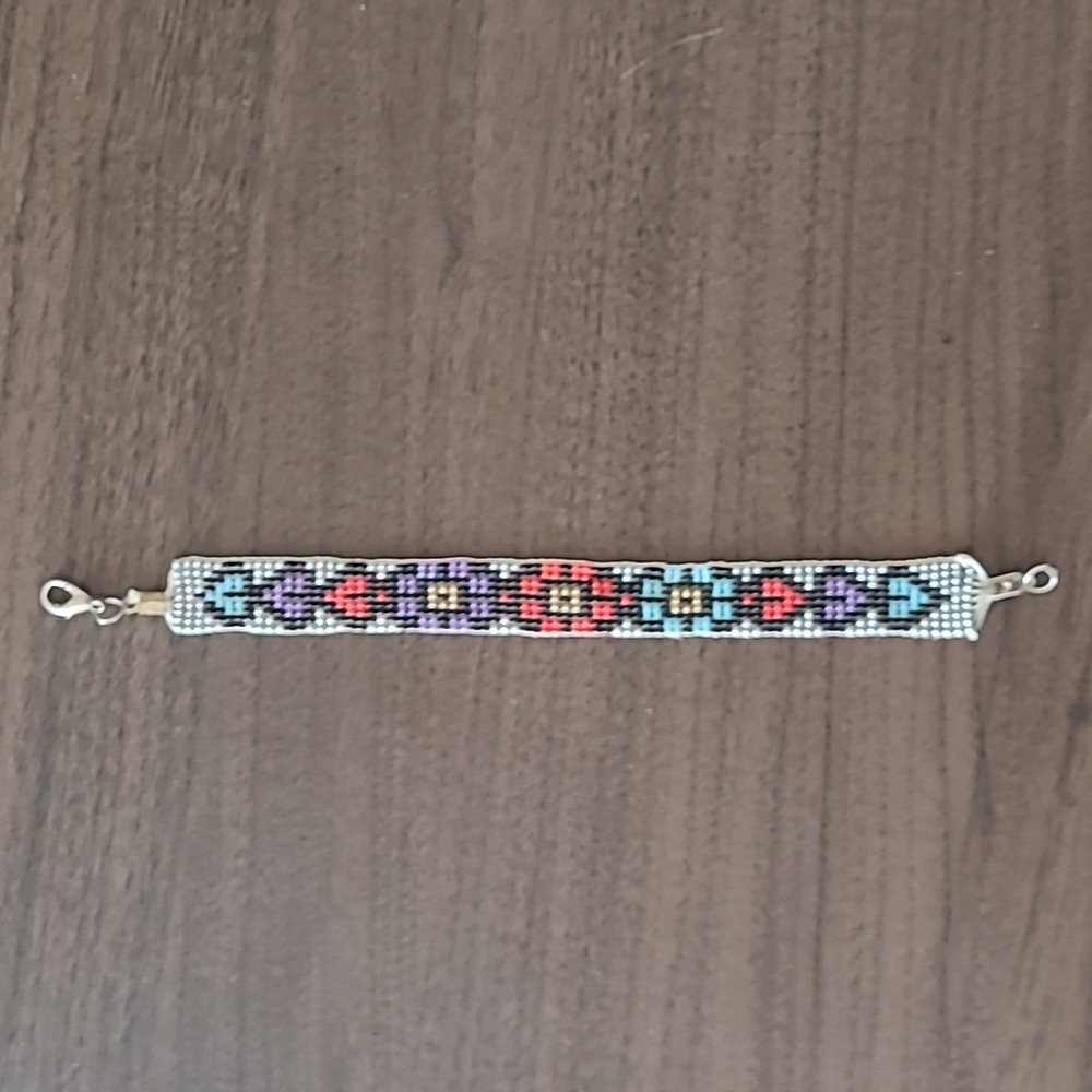 New handmade woven bead love bracelet.8.5 in.long